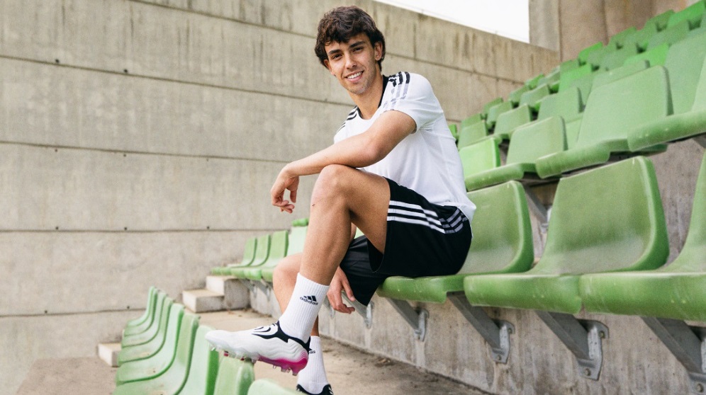 João Félix com chuteira Adidas no desfile