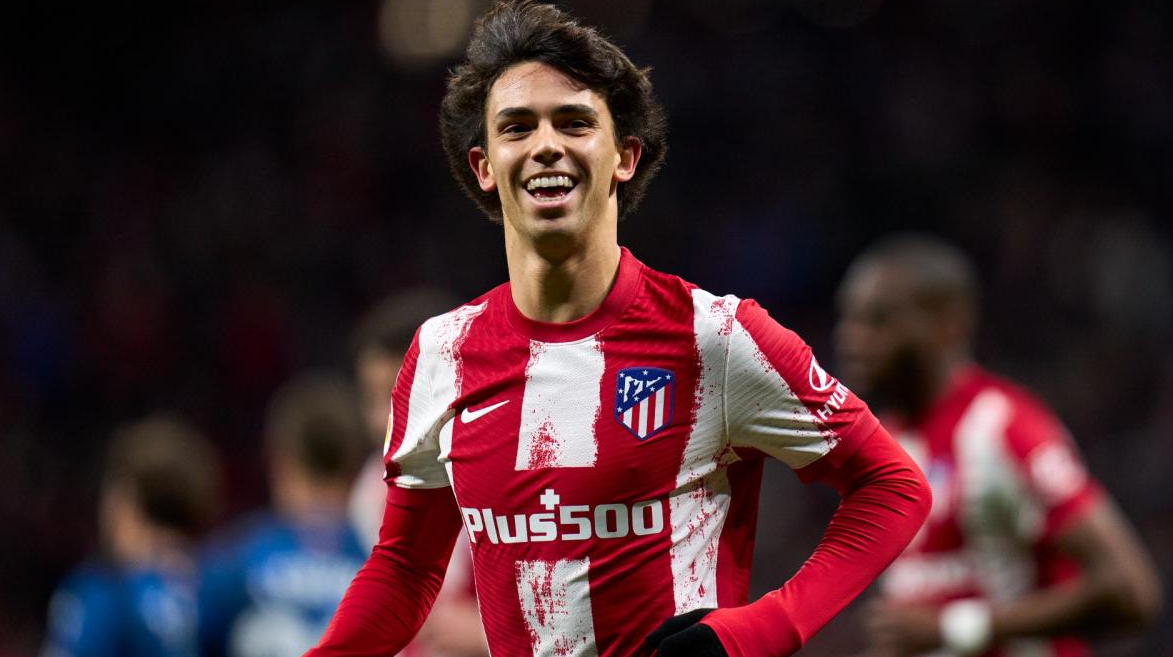 Milan intensifica perseguição por João Félix em meio a desafios de transferência